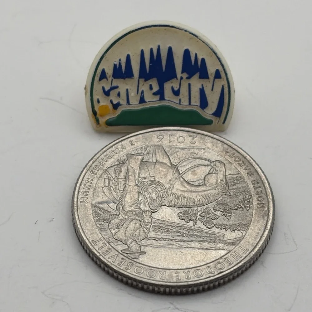 Cave City Mammoth Cave National Park Kentucky Plastic Lapel‎ Hat Pin